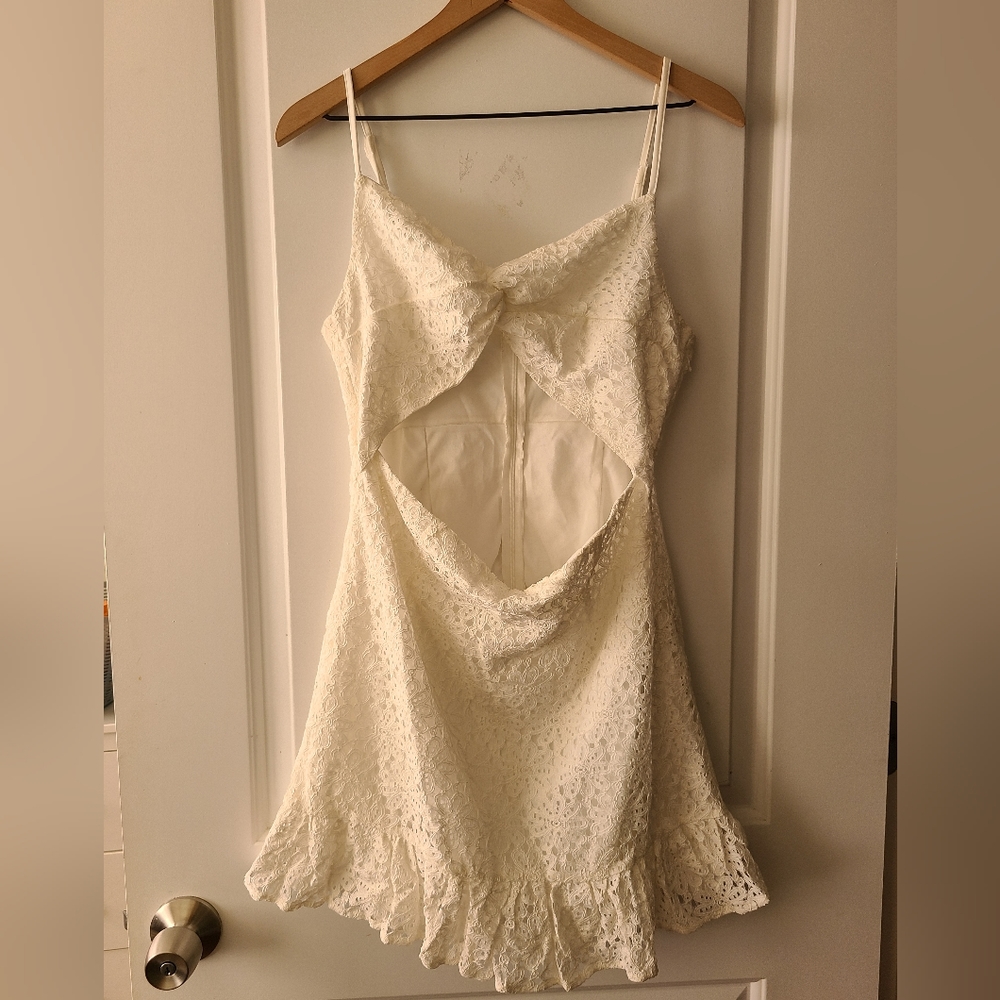 Cutout Ruffle Hem Dress Size 8/10 MEDIUM
